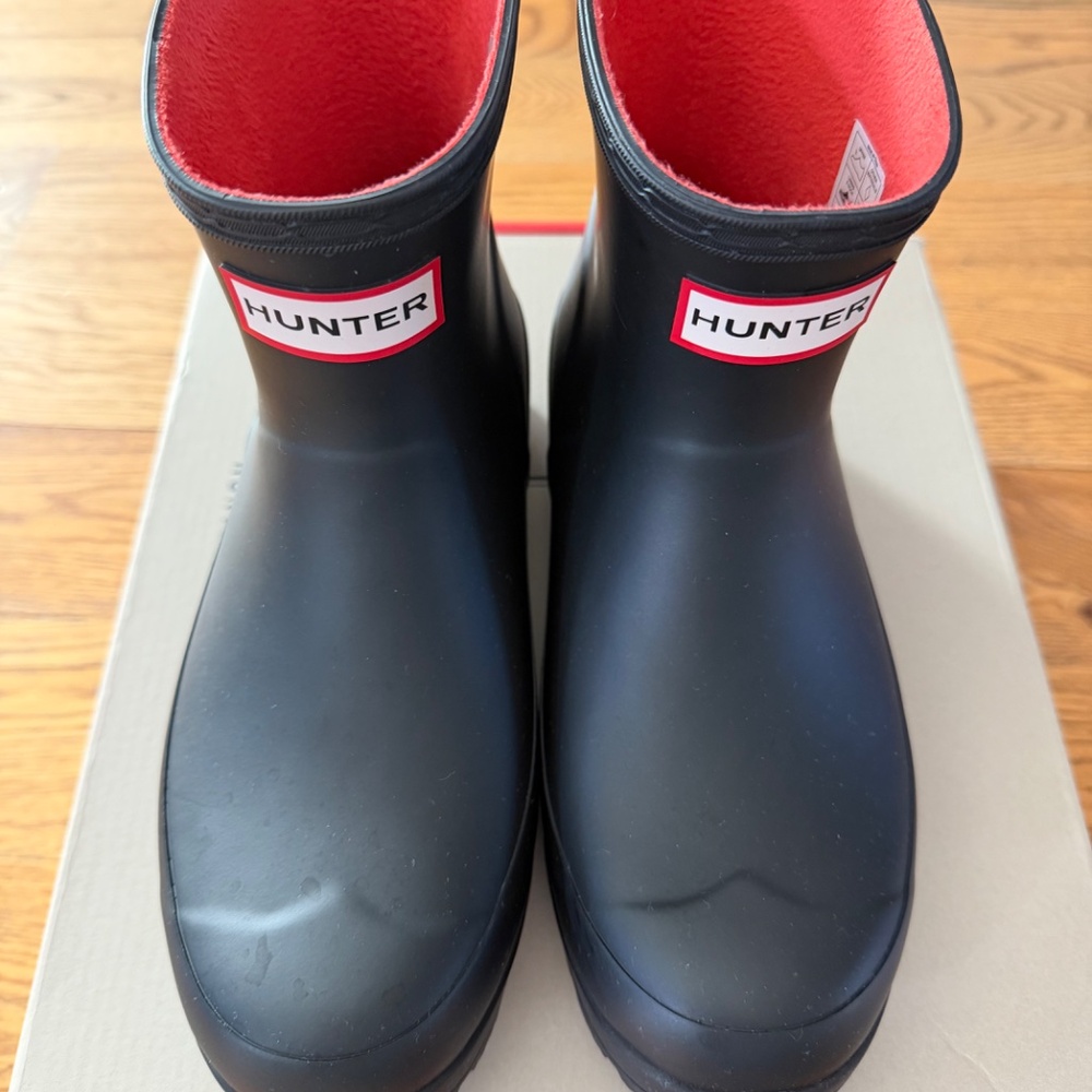 LIKE NEW Hunter Women's PLAY™ Short Rain Boots in Black (Size US 6 / EU 37) - Picture 4 of 14